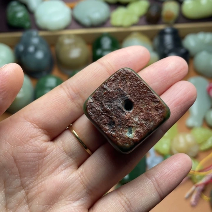 【闪购商品】颈饰未镶嵌和田玉素*