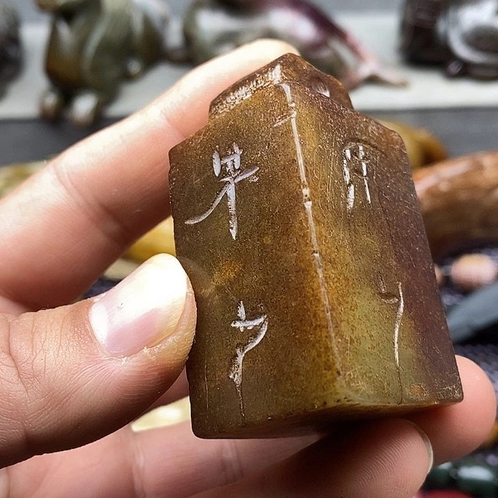 未镶嵌蛇纹石玉颈饰