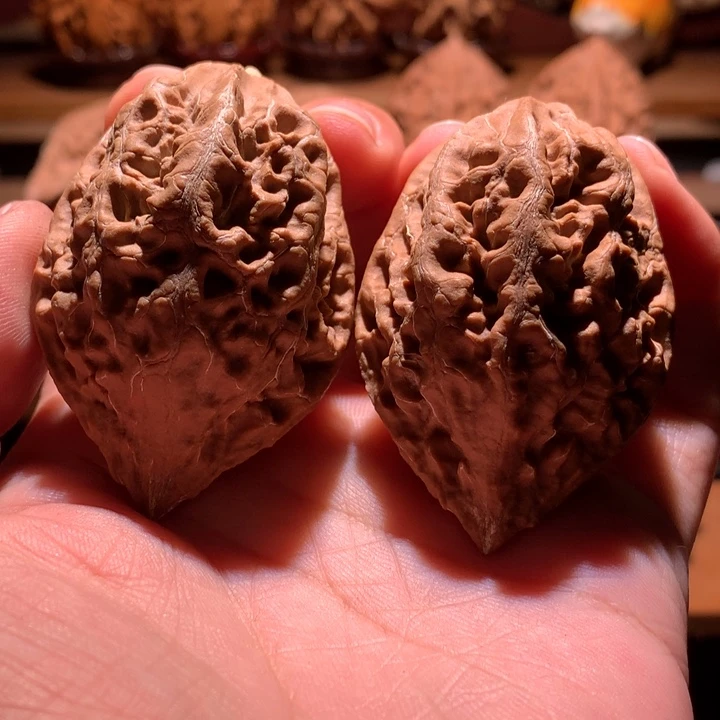 文玩核桃吊坠楸玥核95