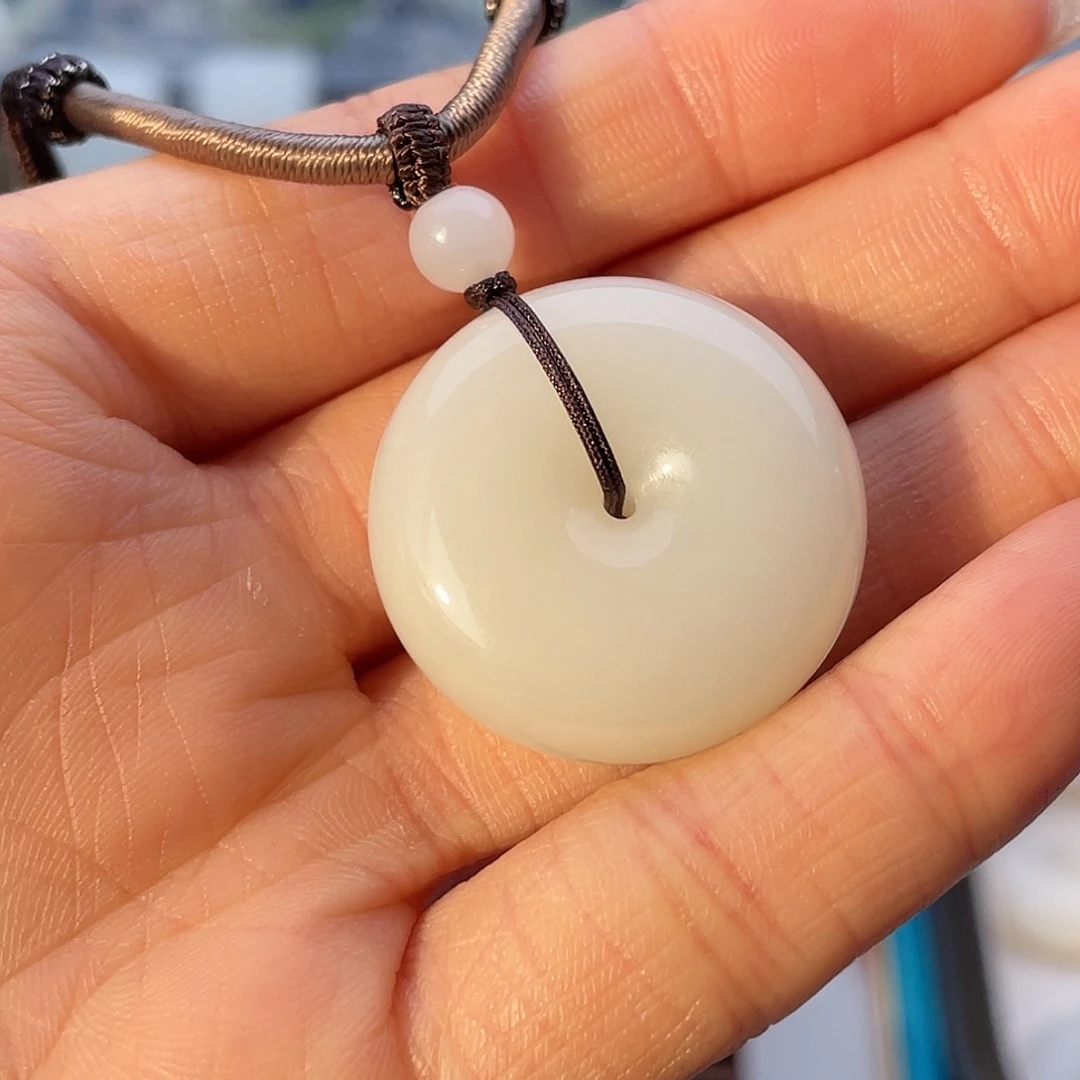 暖***色和田玉未镶嵌颈饰