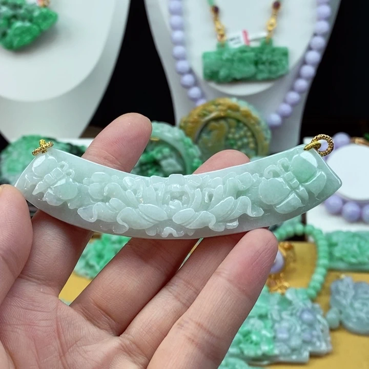 翡翠颈饰未镶嵌翡翠吊坠