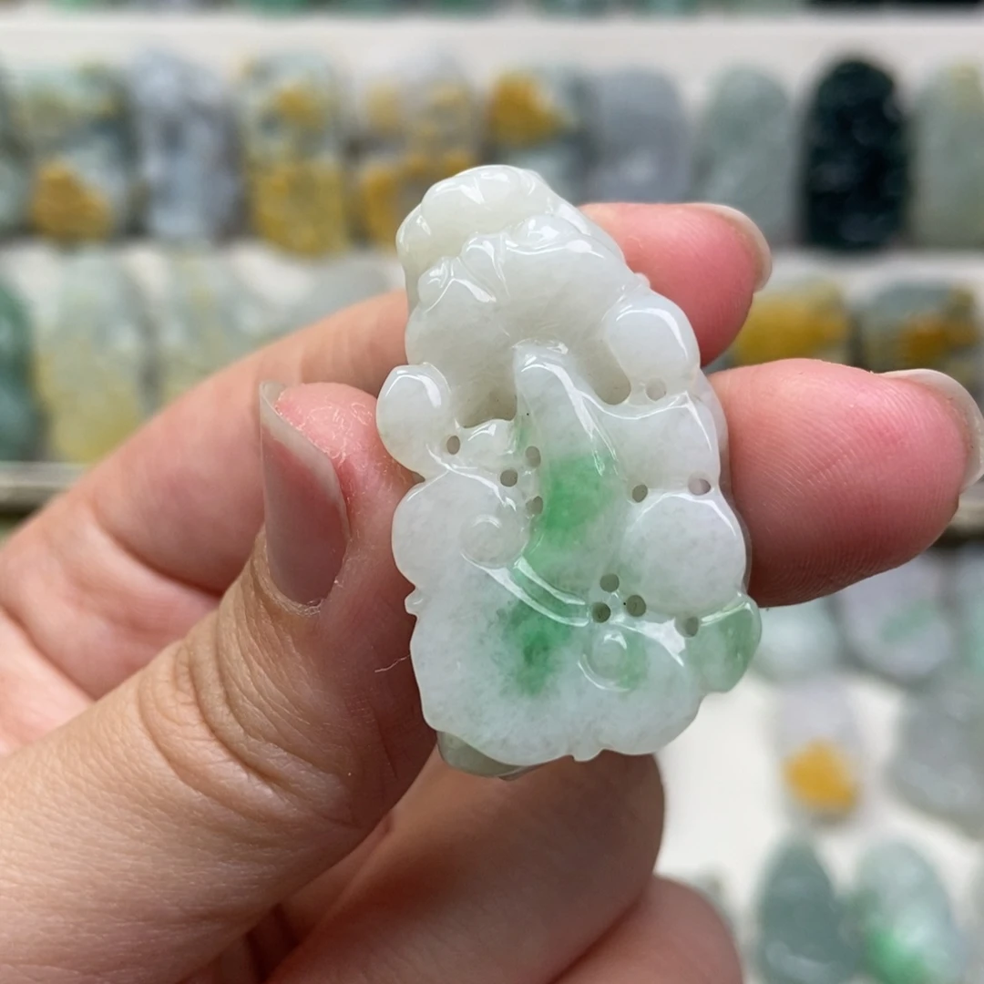 翡翠吊坠(赠链)未镶嵌