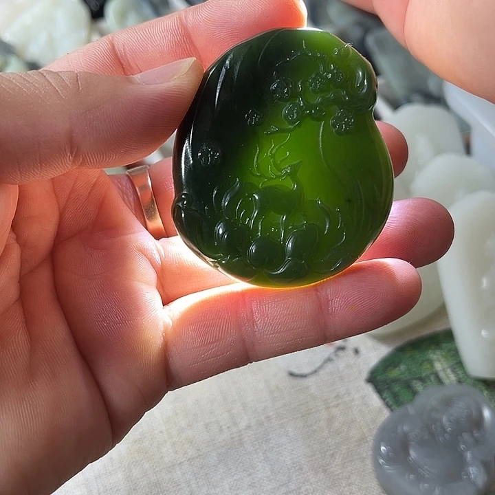 和田玉未镶嵌颈饰