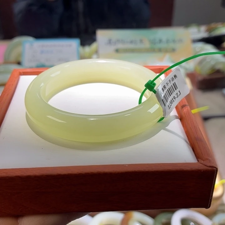 和田玉未镶嵌手镯21