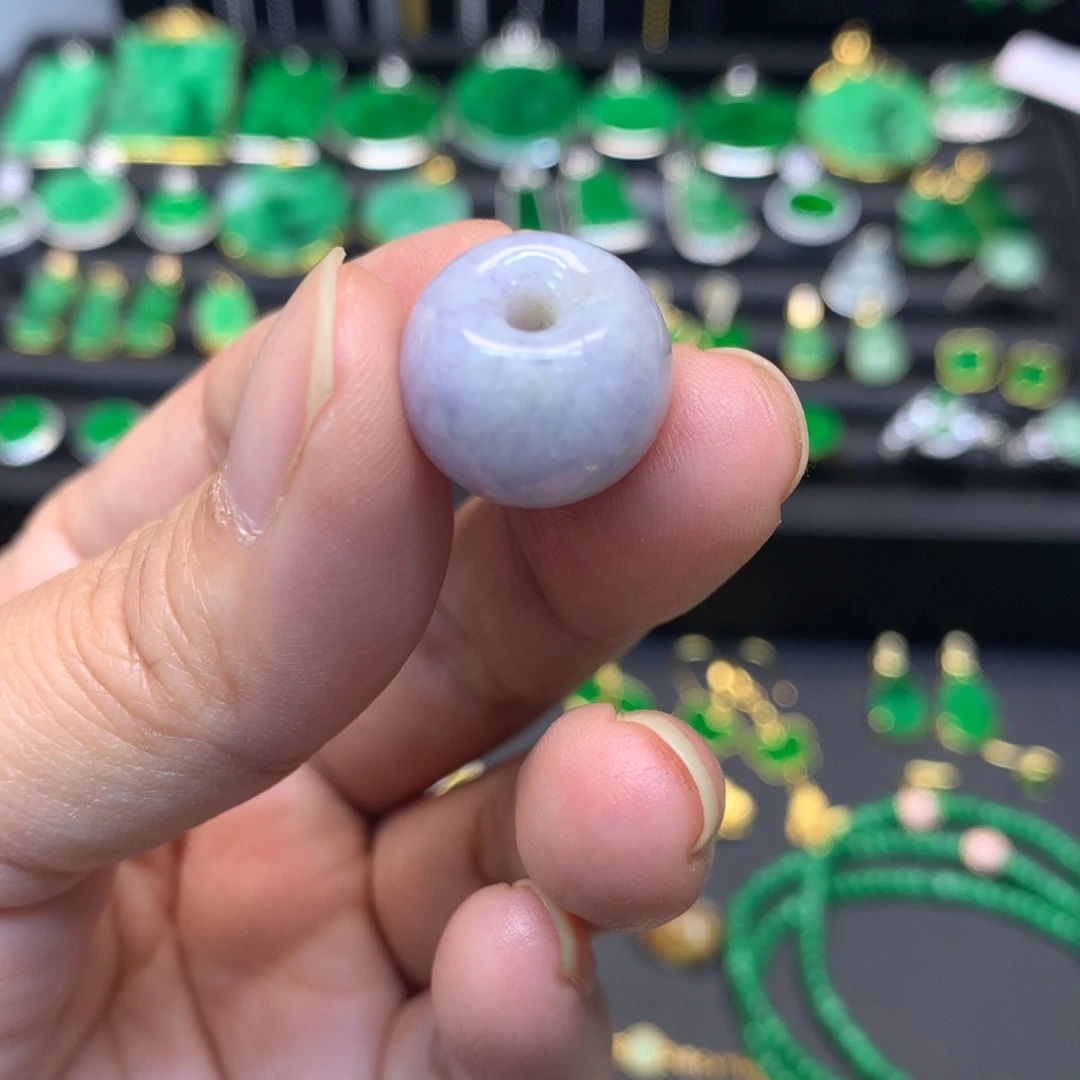 翡翠未镶嵌颈饰有纹裂