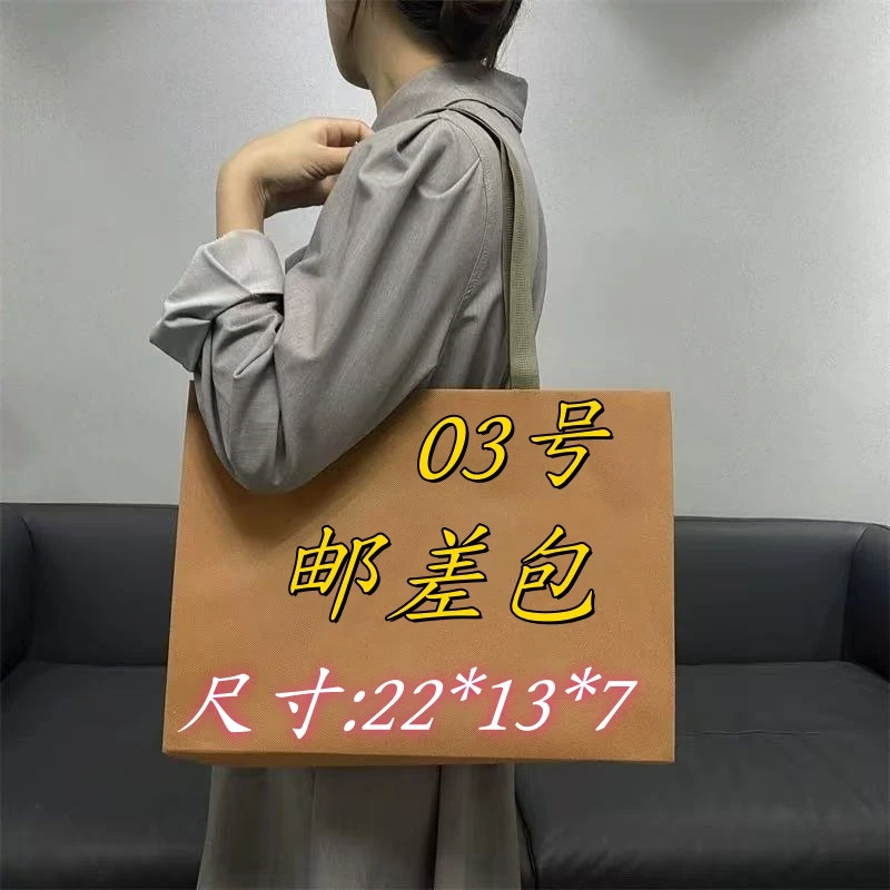 A 03号轻奢手提邮差包尺寸:23*7*16