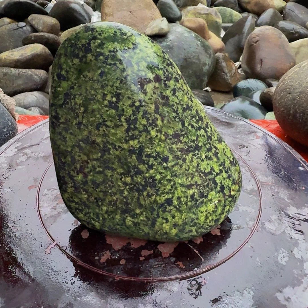 蛇纹石玉未镶嵌天然原石摆件工艺