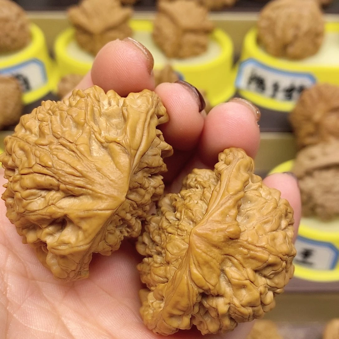 文玩核桃吊坠M****g蛇王47