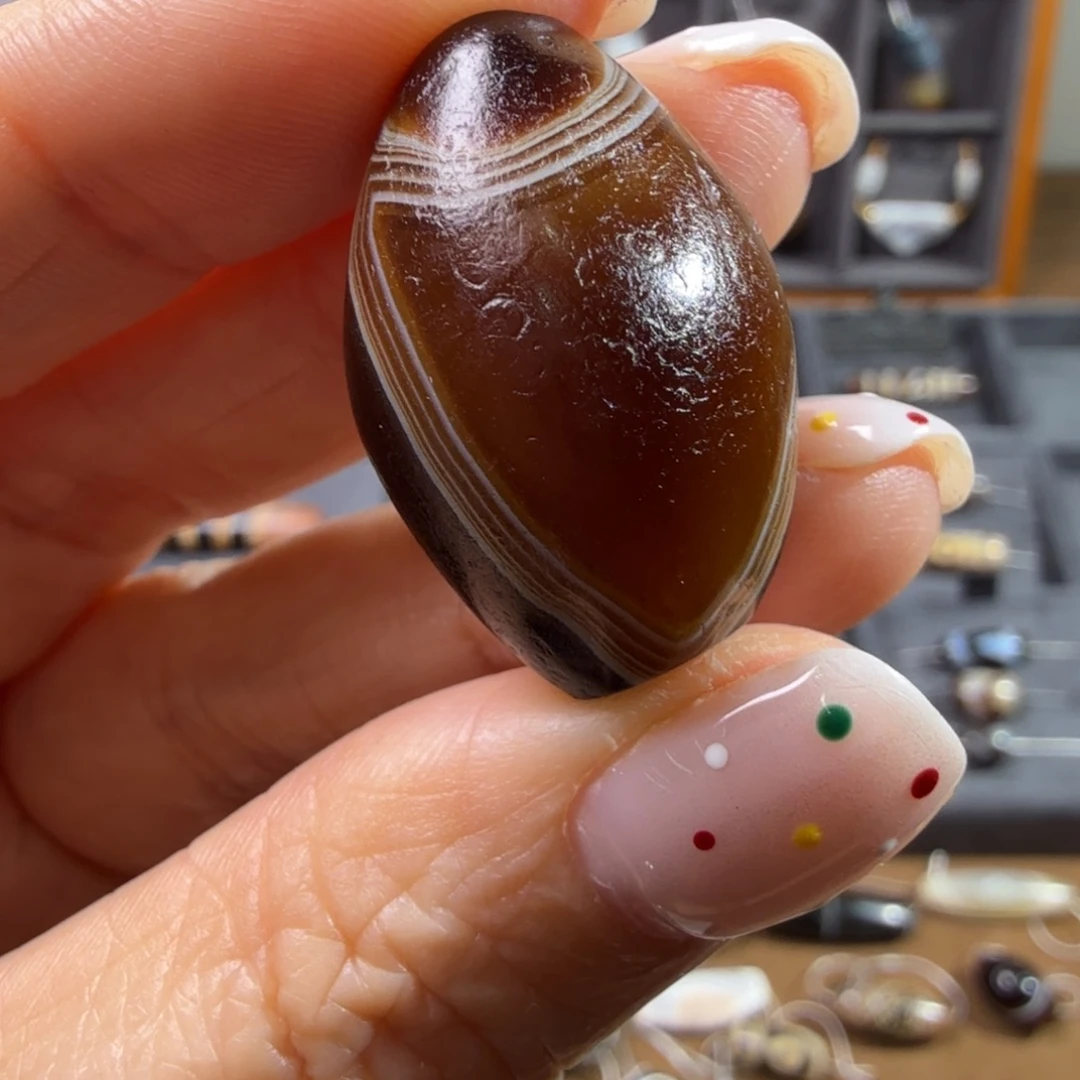 石英质玉未镶嵌橄榄缠丝