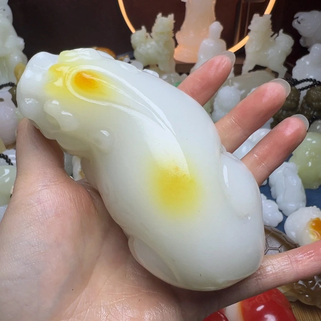 石材手工雕刻洒金皮歪头貔貅