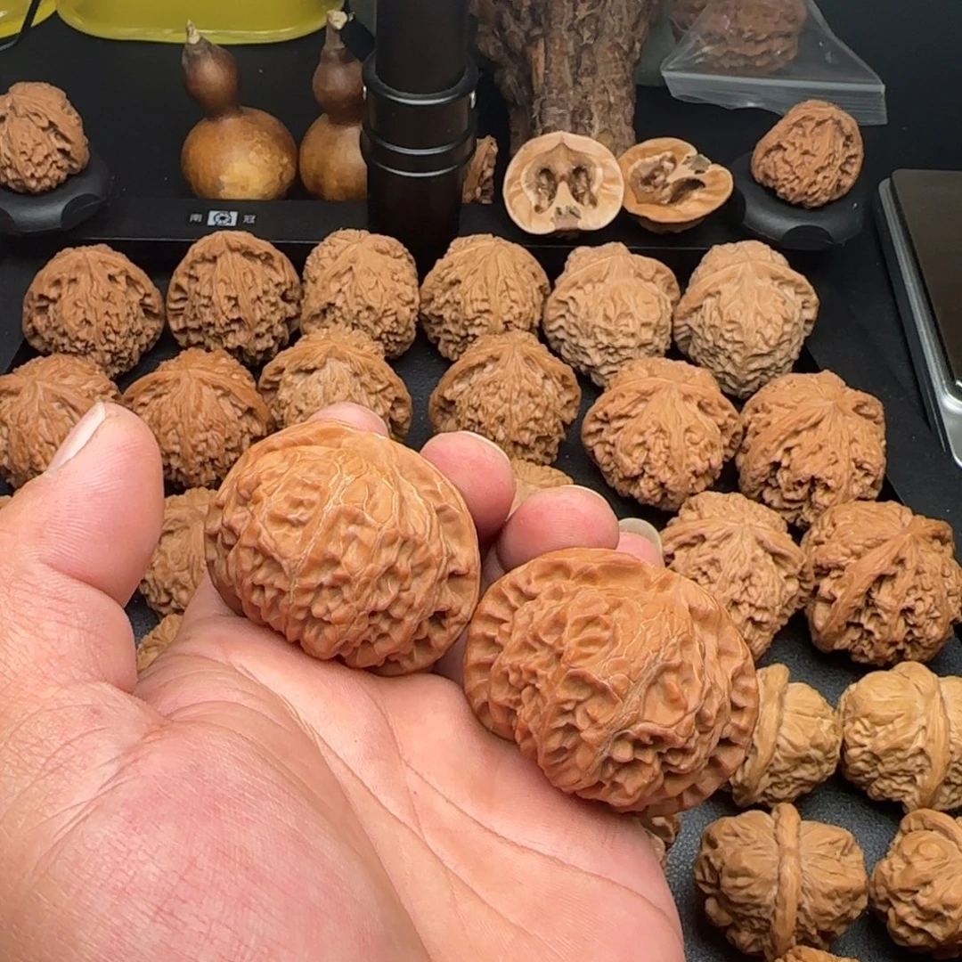 49尺红皮宫灯尖微磨损