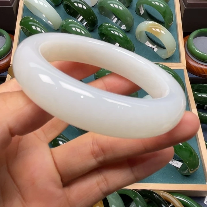 和田玉未镶嵌手镯