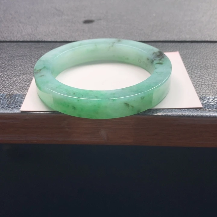 定制翡翠未镶嵌镯子