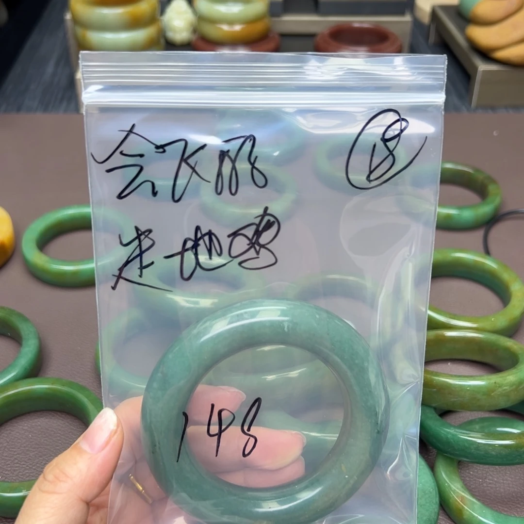 石英质玉手镯未镶嵌会****鸡