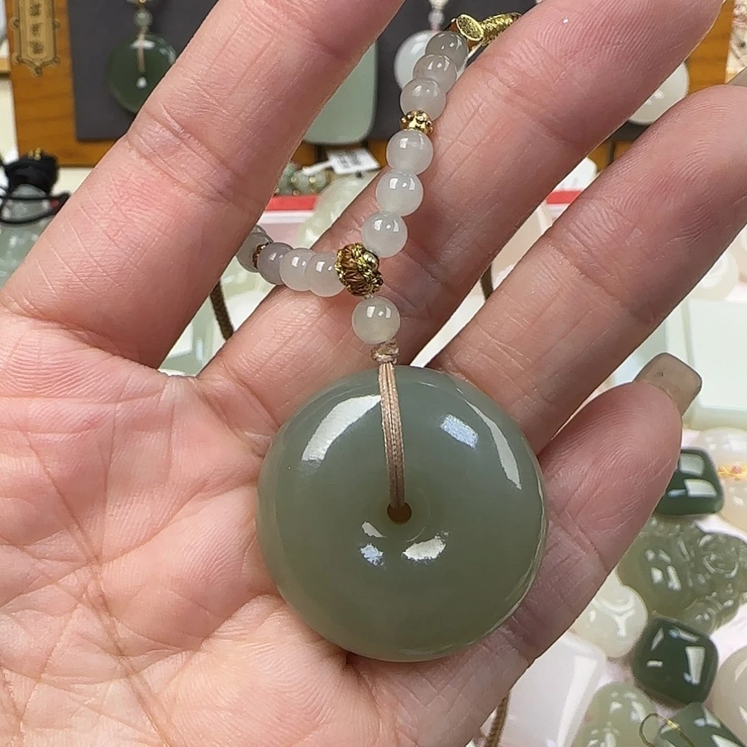 *****和田玉未镶嵌颈饰