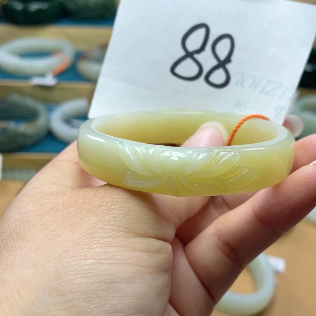 未镶嵌手镯（贵妃镯）和田玉圈口55