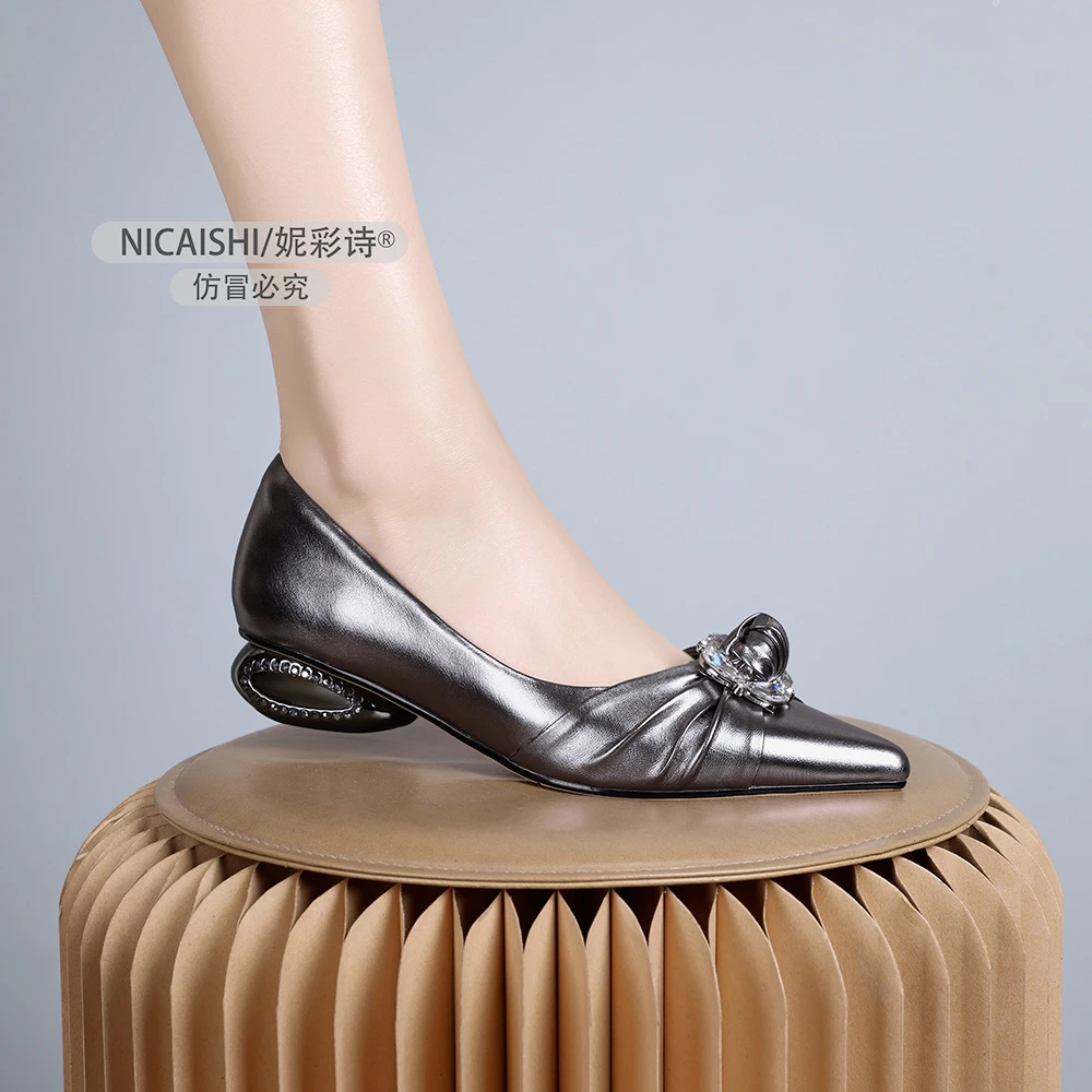 2025年新款欧美设计感小众简约不累脚单鞋女软底粗跟平底舒适1051