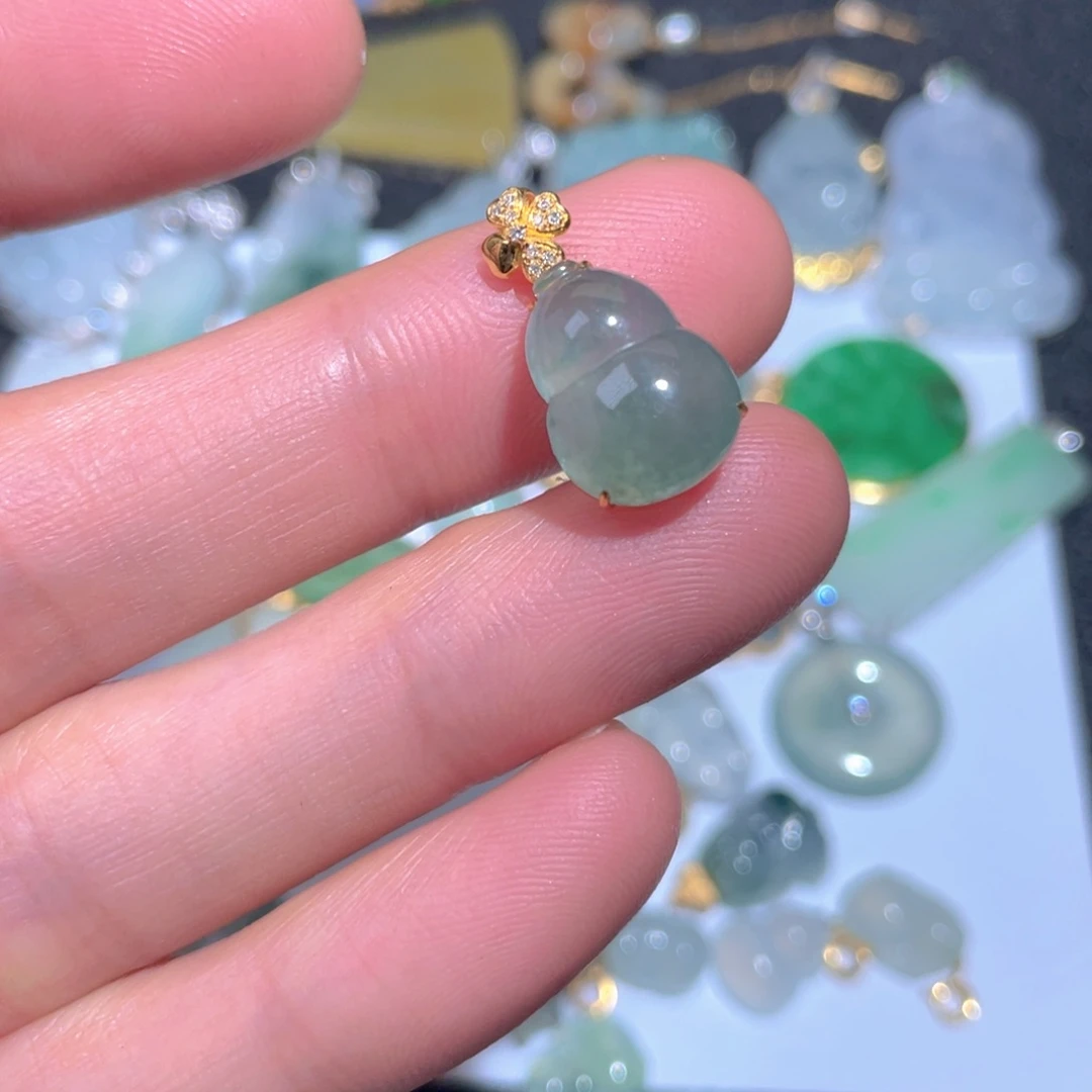 翡翠颈饰18K金镶嵌翡翠