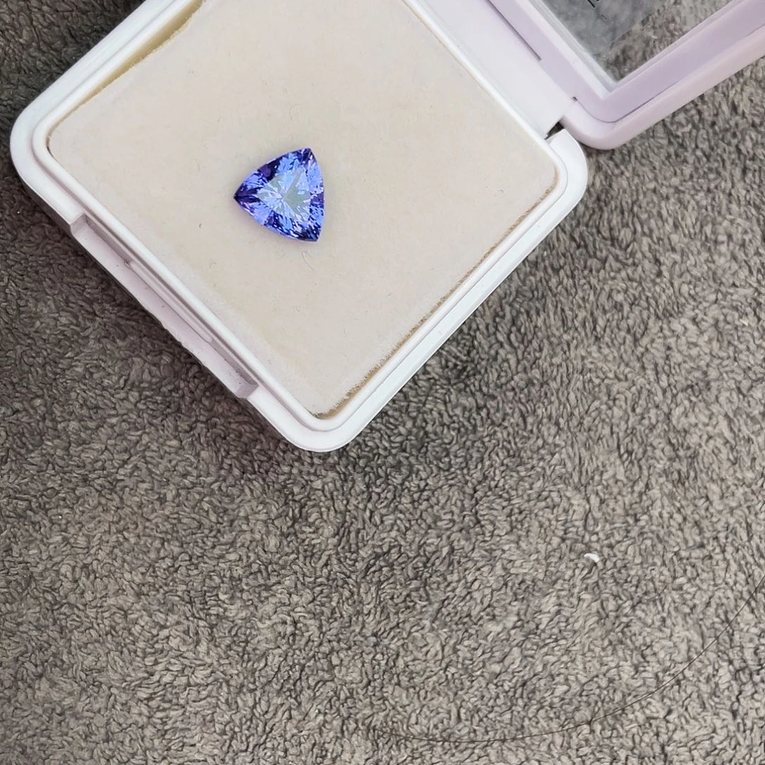 裸石未镶嵌坦桑石2ct