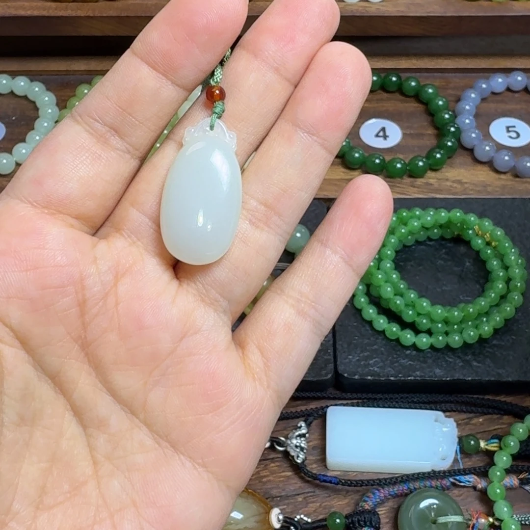 和田玉未镶嵌颈饰