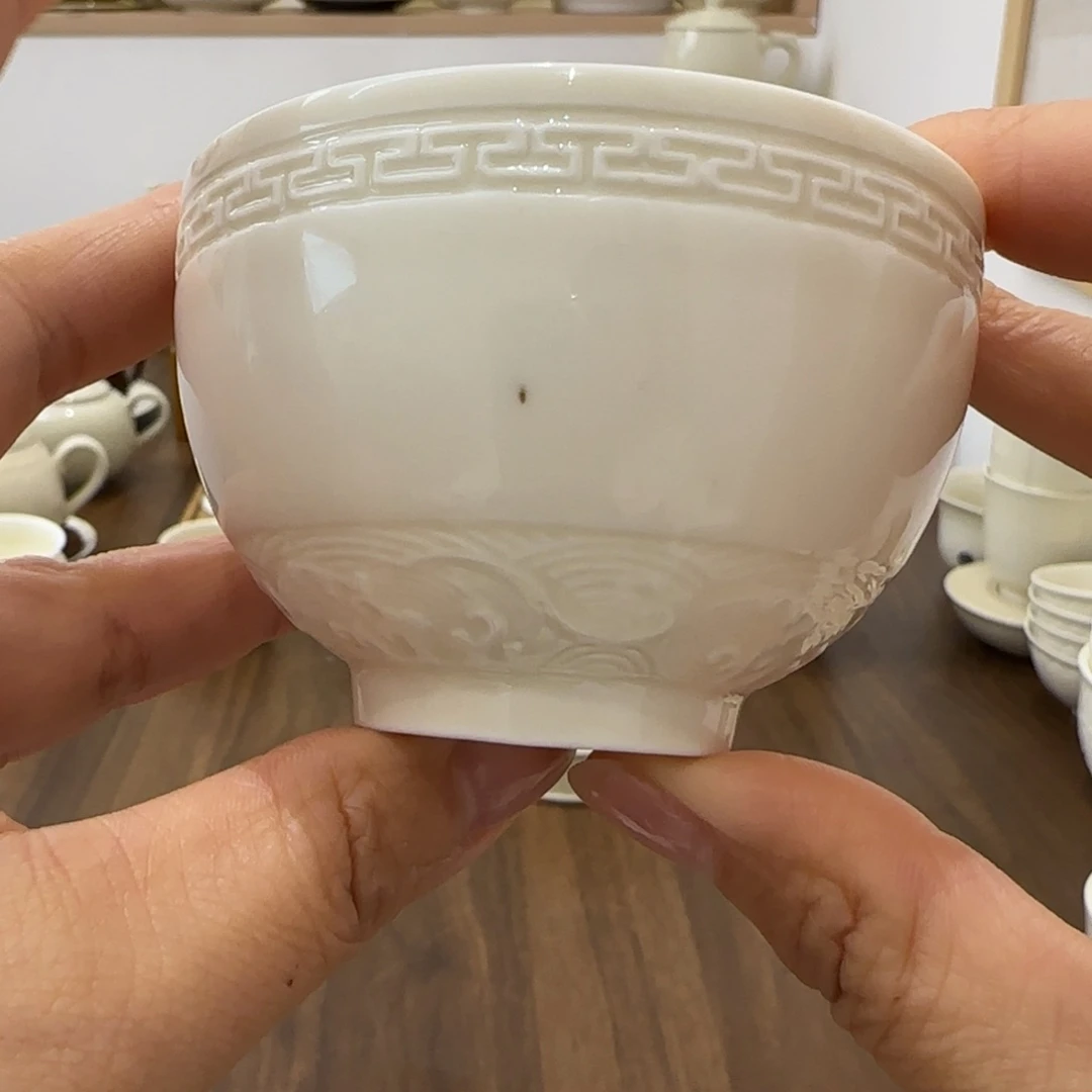 微瑕定瓷海水纹主人杯 无礼盒矿点