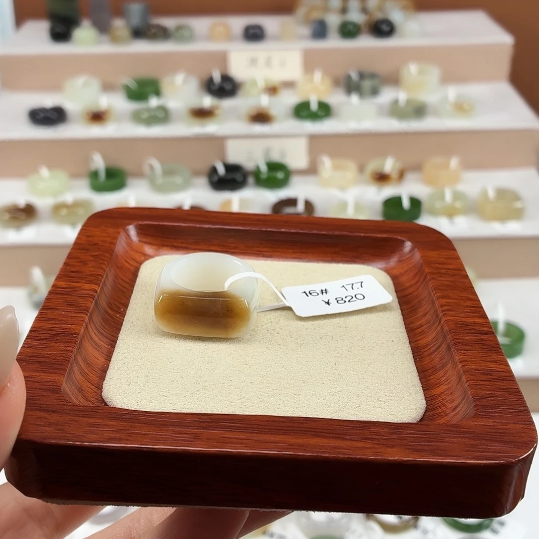 炸***‘和田玉未镶嵌戒指内径17.7