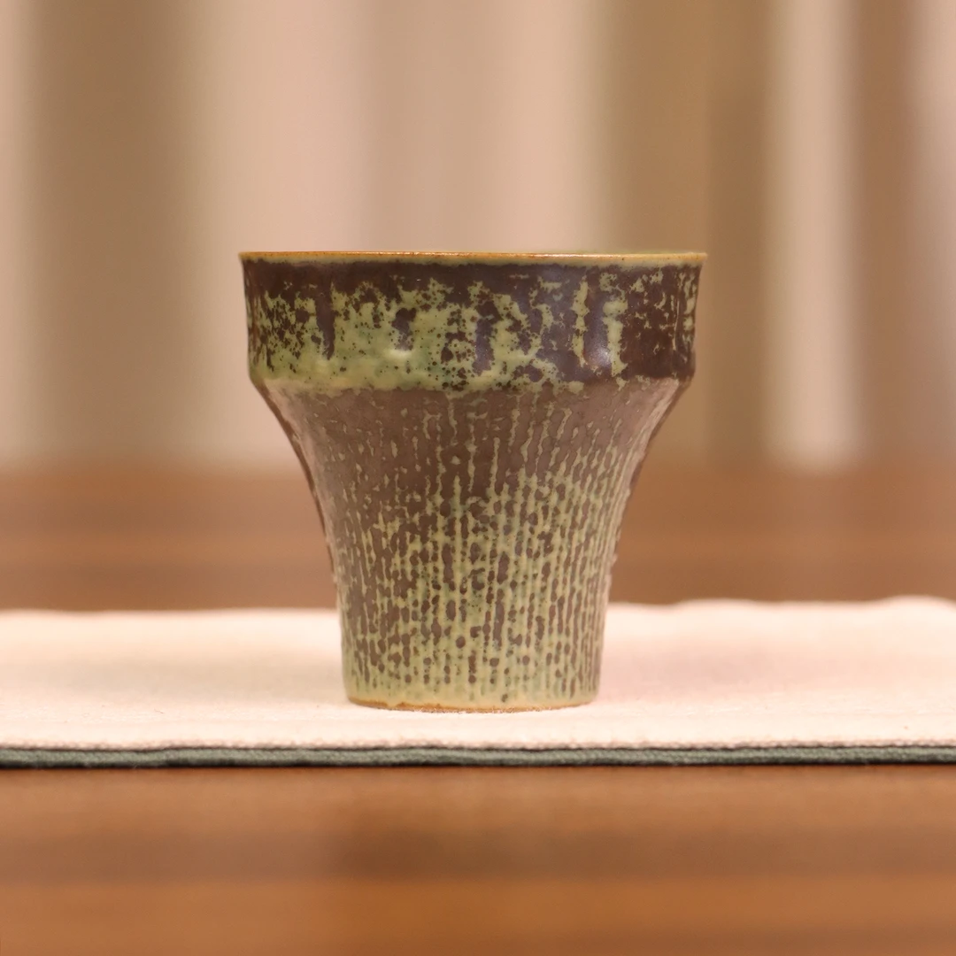【岩悟】青苔落灰釉小蛮腰杯.3697.中式落灰釉裸烧品茗杯主人杯客杯