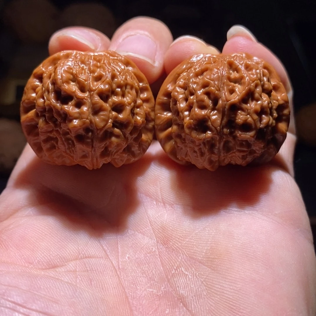 文玩核桃吊坠血麒麟