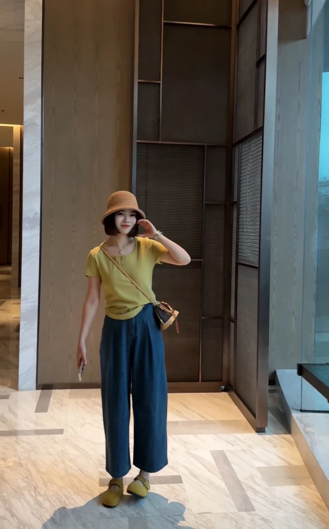 玳妮【U领三粒扣】春季 U领纽扣短袖设计感弧形下摆螺纹显瘦打底T恤