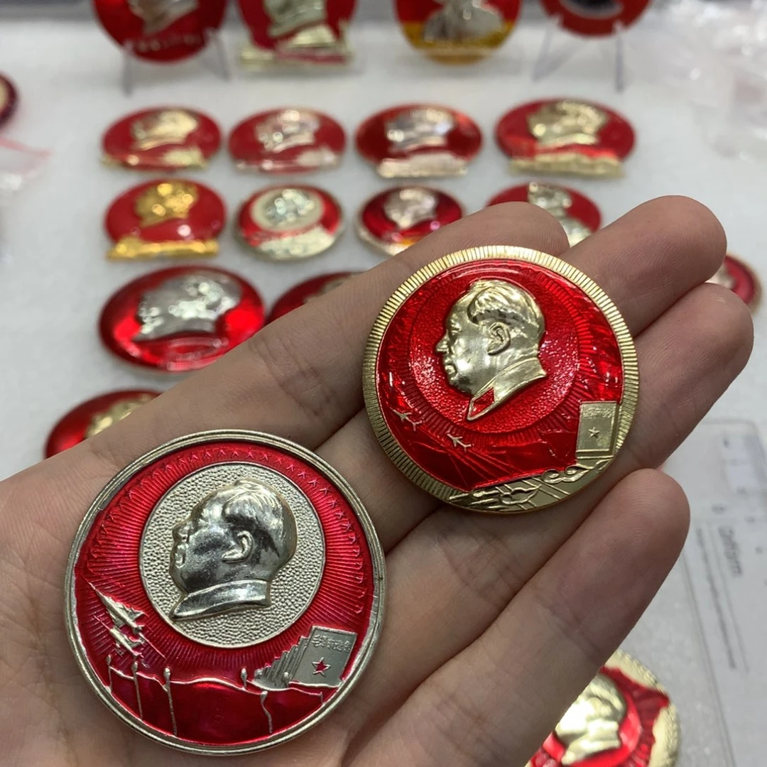 铝多**红色纪念章 文像两枚