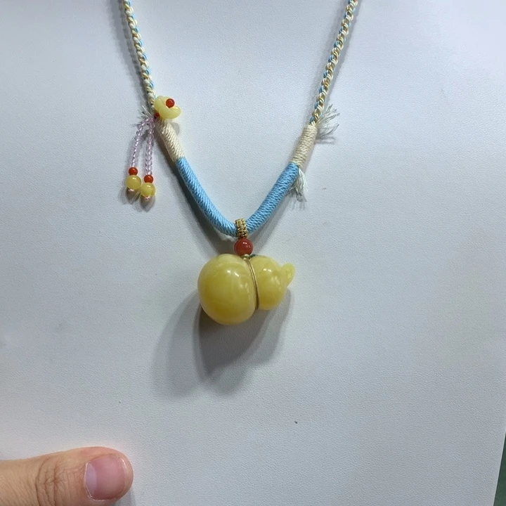 蜜蜡未镶嵌颈饰葫芦