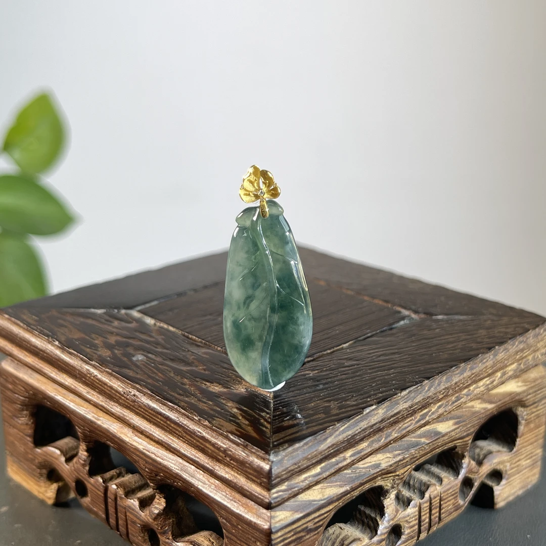 JCB14-76  天然缅甸A货翡翠  18K扣金枝玉叶