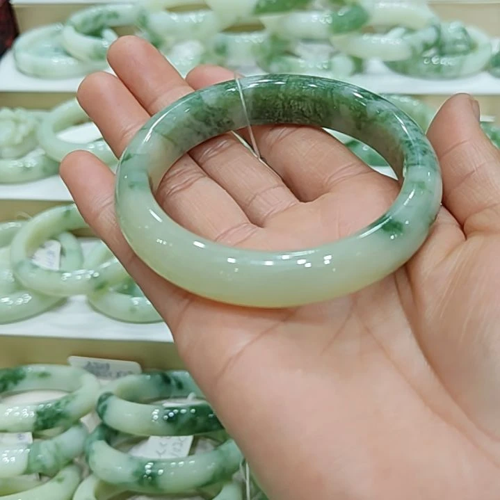 透闪石-蛇纹石玉手镯未镶嵌雪*