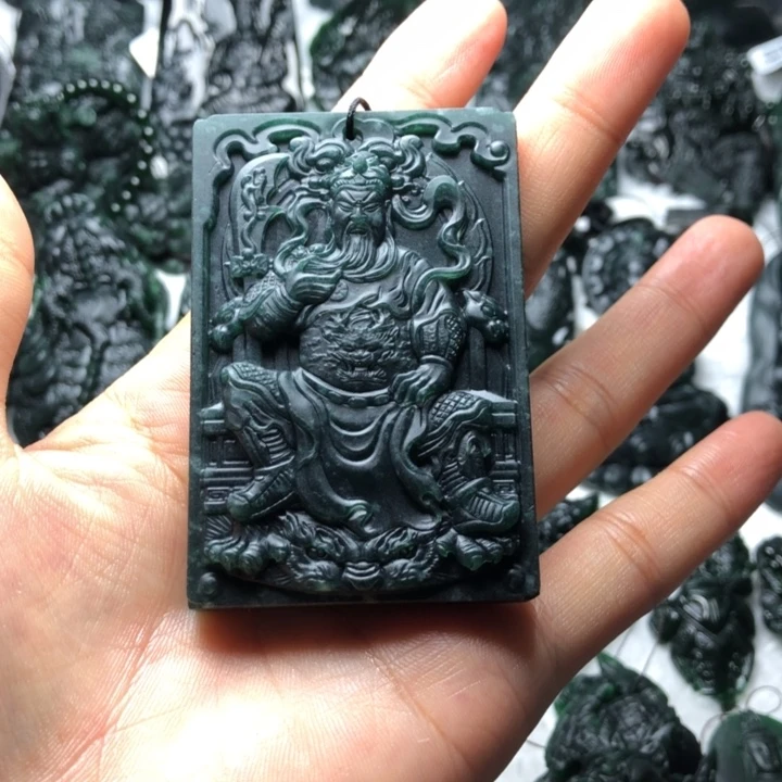 烈***腾定制翡翠未镶嵌关公