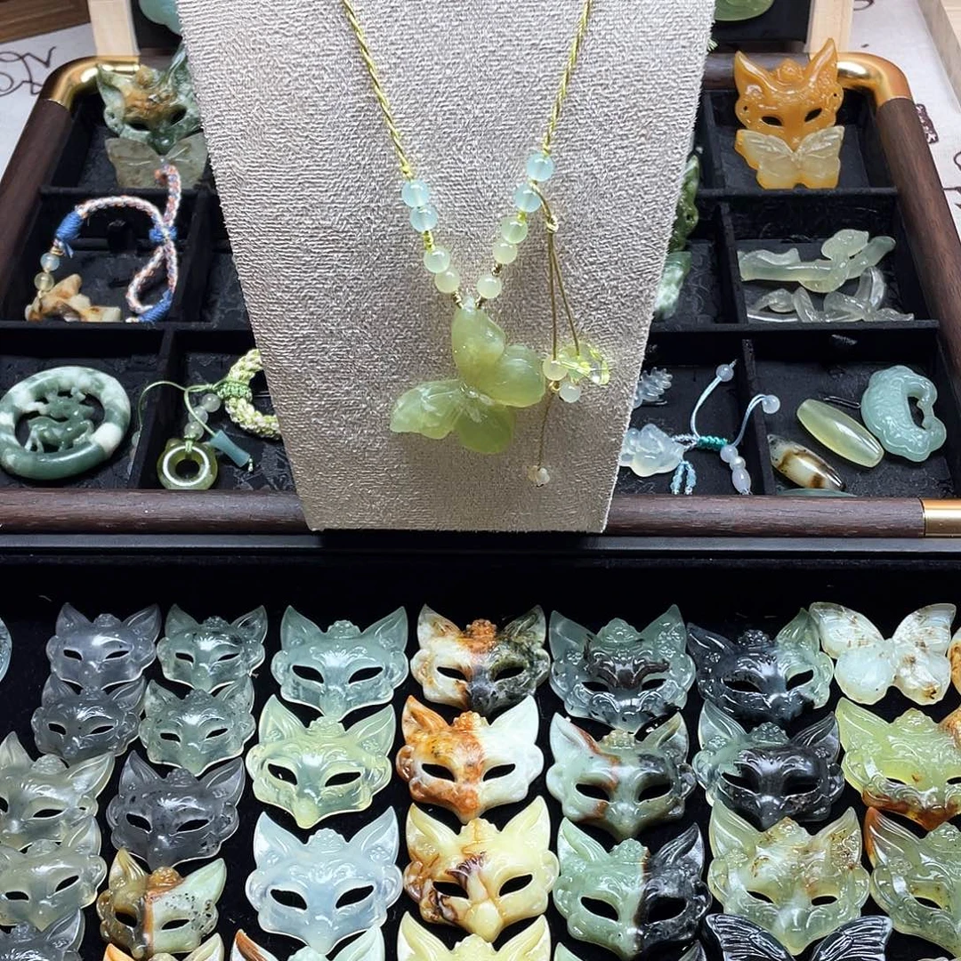 蛇纹石玉未镶嵌颈饰