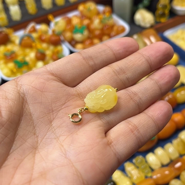 琥珀未镶嵌裸石卡17加精工小貔貅