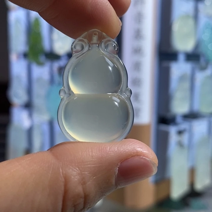 岫玉未镶嵌颈饰吊坠