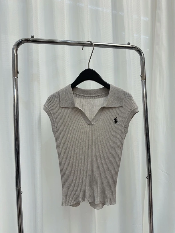 无袖PoLo领针织上衣