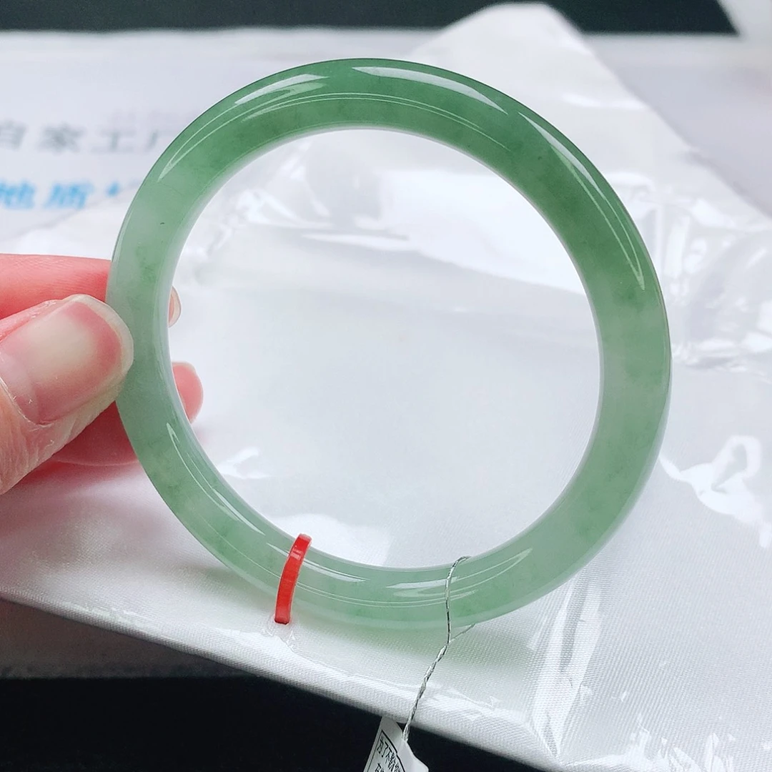 翡翠手镯未镶嵌53圈