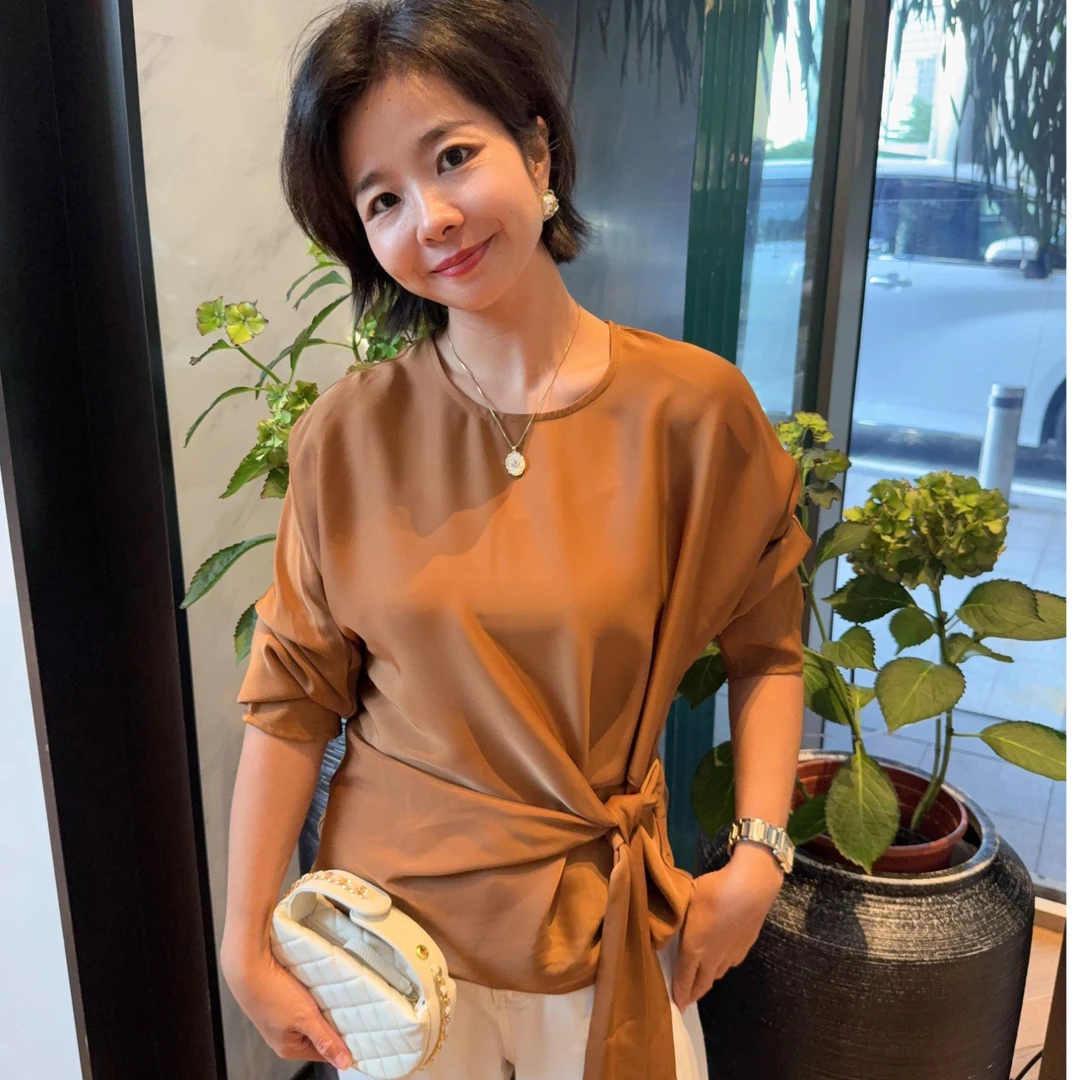 SIWAN/ 液态珠光 新款缎面不规则氛围感绑带圆领T恤女上衣