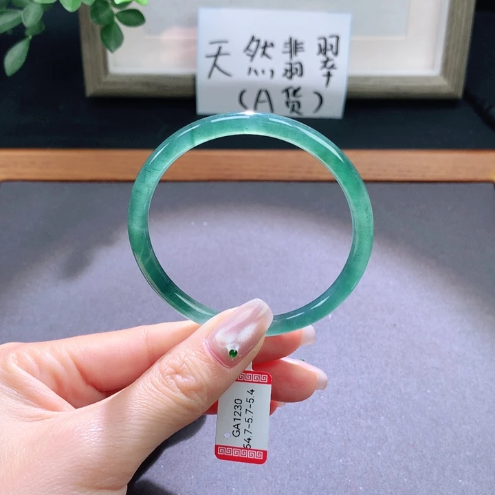 翡翠手镯未镶嵌天然翡翠手镯