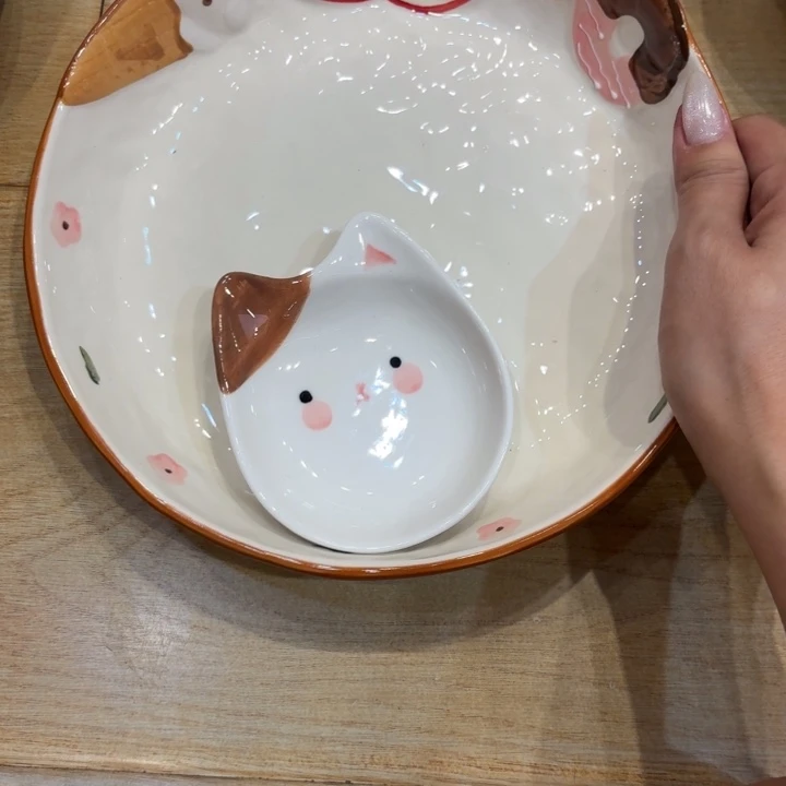 瓷一*圈两个猫咪➕一个盘子
