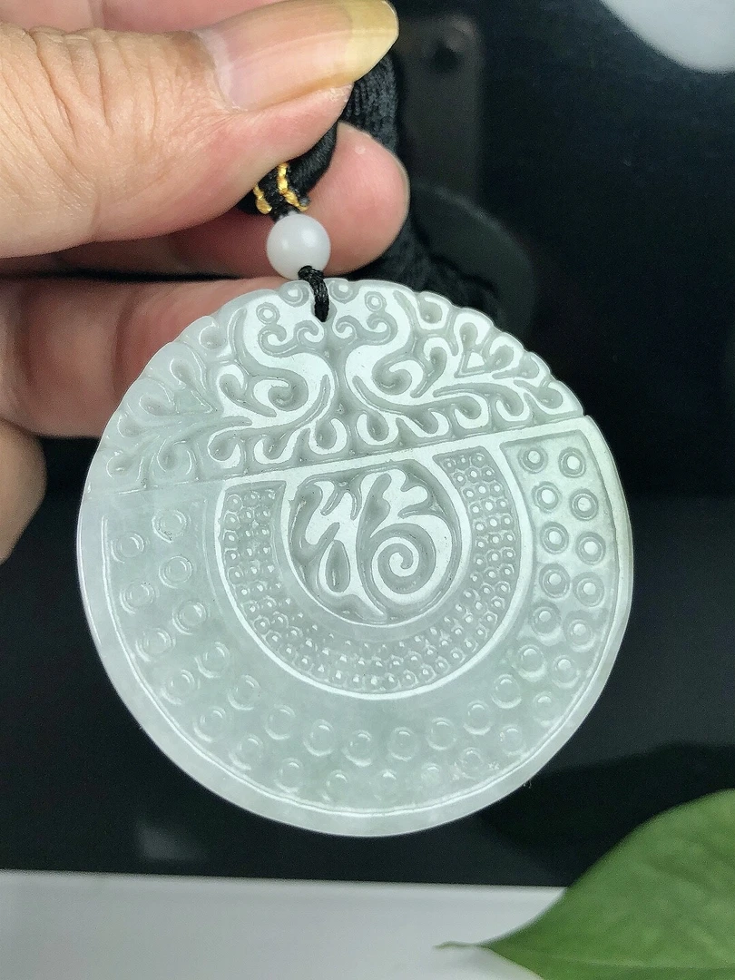 缅甸天然翡翠A货，水润仿古平安福牌吊坠有纹白色精雕平安无事玉坠