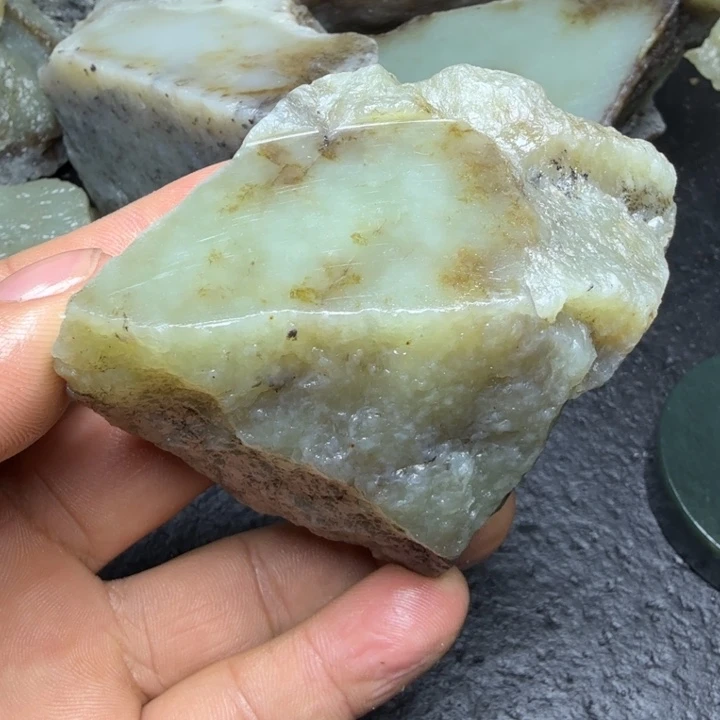 和田玉（糖玉）未镶嵌珠宝奇石