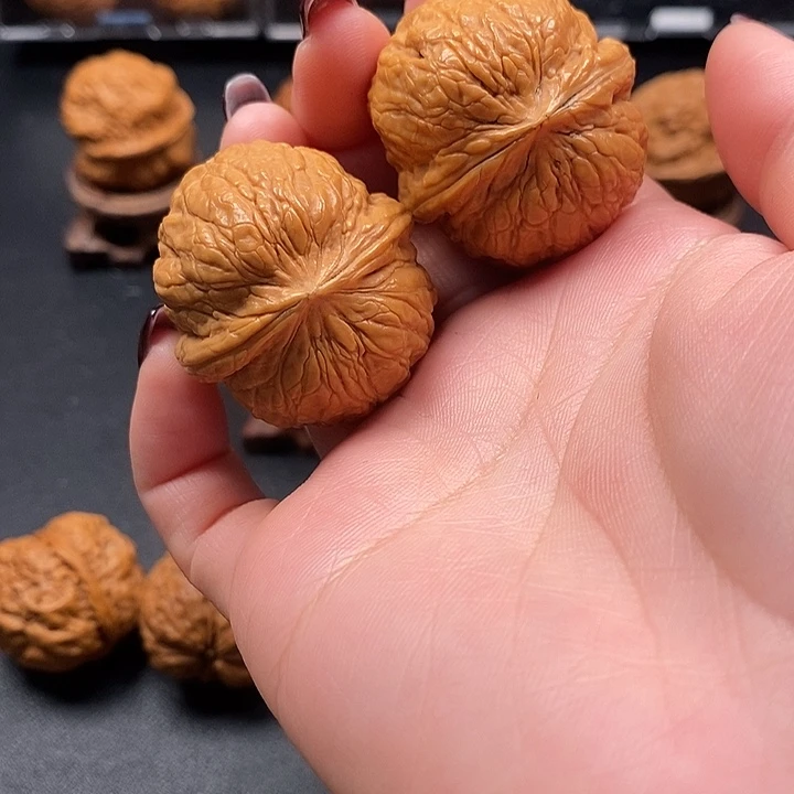 文玩核桃吊坠黄金蜜纹38