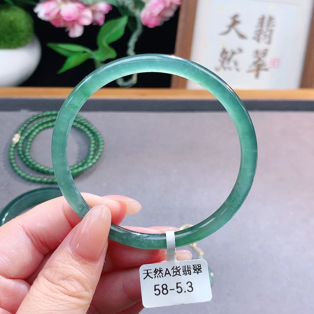 未镶嵌手镯（圆镯）翡翠