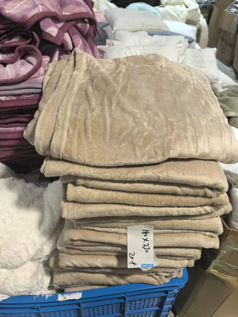 《厚广家》3楼180×230卡其色法兰绒绒毯 发1张2.5斤