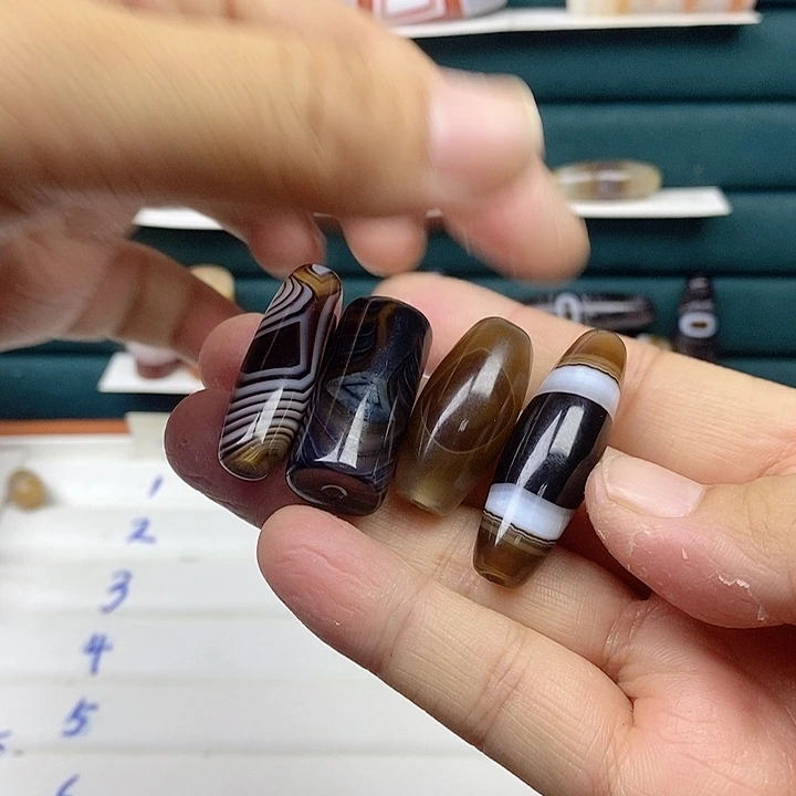 用***8玛瑙/玉髓未镶嵌颈饰