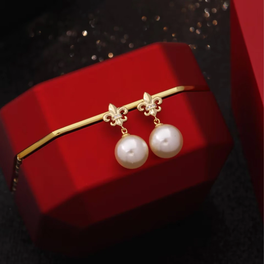 铜合金耳饰 《货号9024》明星同款轻奢拉丝鸢尾花珠珠吊坠耳环