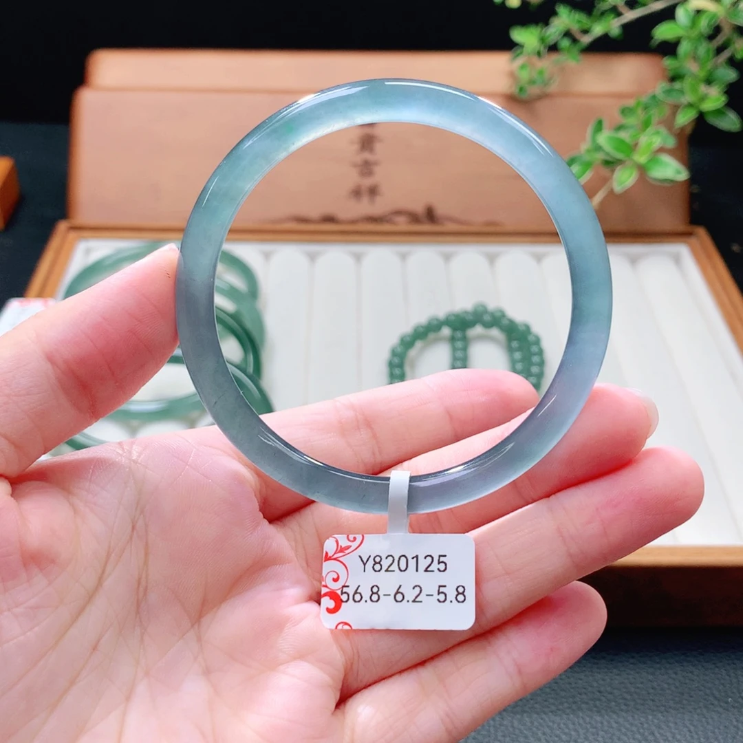 未镶嵌手镯（圆镯）翡翠